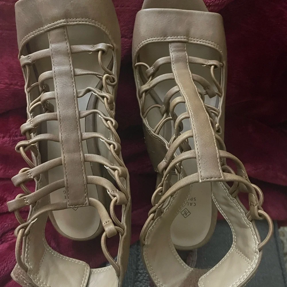 Call it Spring 7.5 heels - Picture 2 of 4